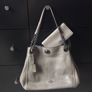 Coach purse🌺 plus free wallet